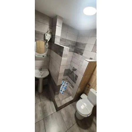 Theo منزل للإقامة