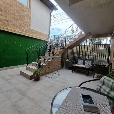 Theo مانغاليا