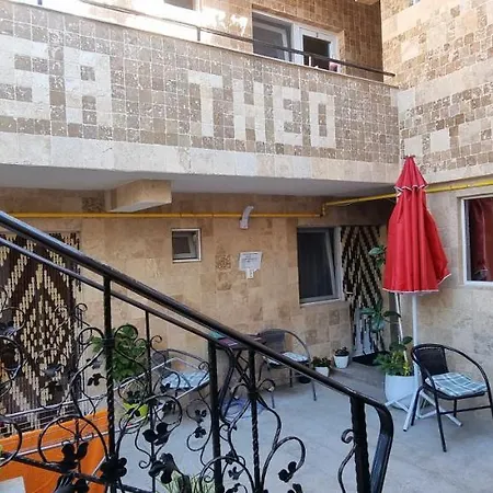 Theo Проживание в семье Мангалия